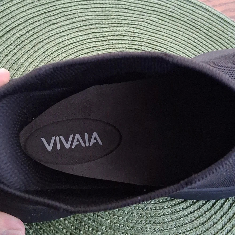 Vivaia Black Water Repellant Comfort Utility Urban Chelsea Ankle Boots Size 40